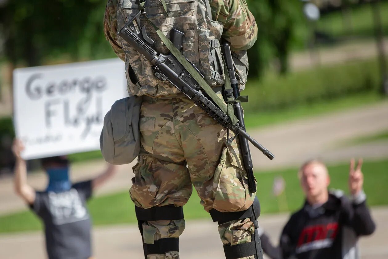 Qué establece la polémica «Ley de Insurrección» que Trump invoca para reprimir las protestas