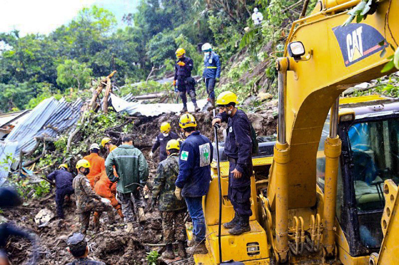 Lluvias complican situación en El Salvador y dejan al menos 27 muertos y 10 desaparecidos