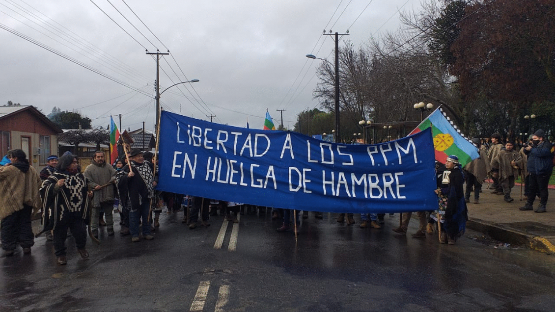 Angol: Comunidades realizaron marcha en apoyo a los presos mapuche en huelga de hambre