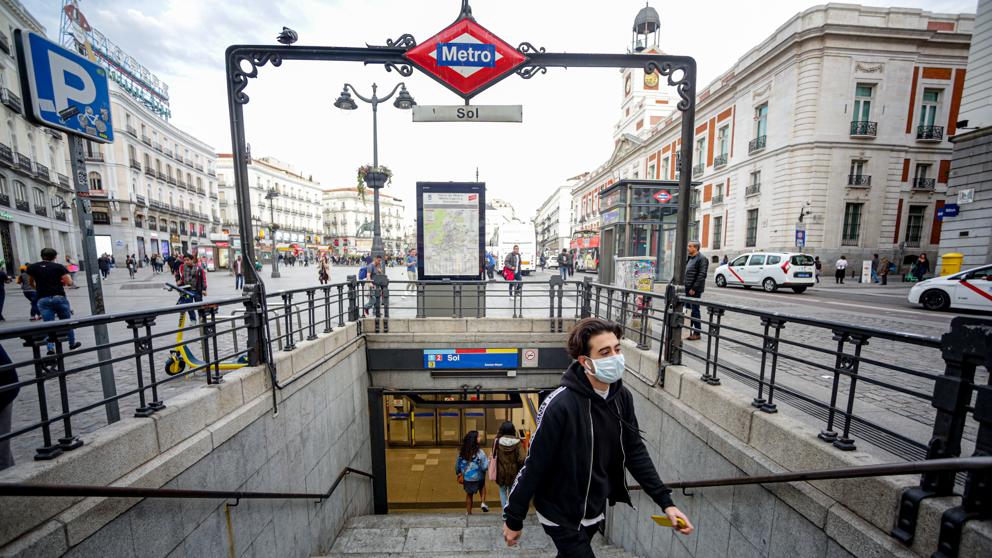 España endurece el uso de la mascarilla en espacios públicos