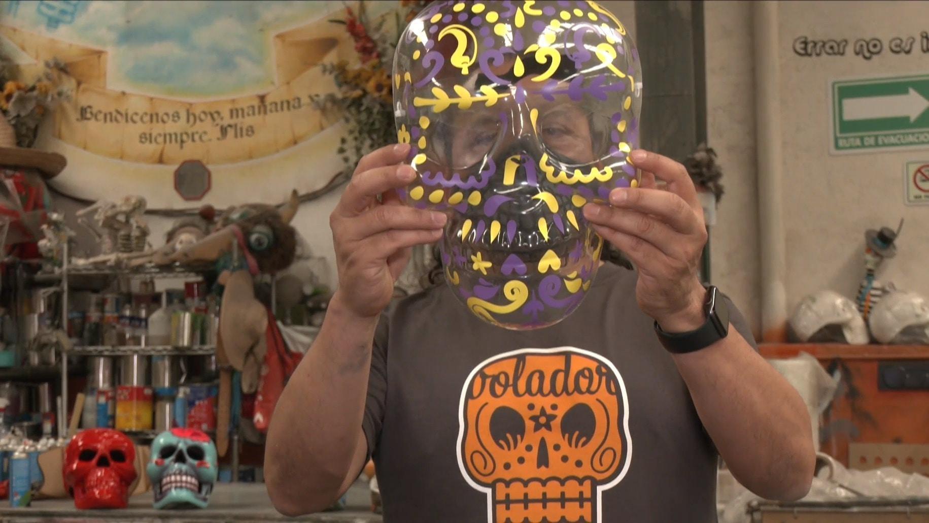 Artistas plásticos mexicanos se inspiran en las catrinas para elaborar máscaras anticovid-19