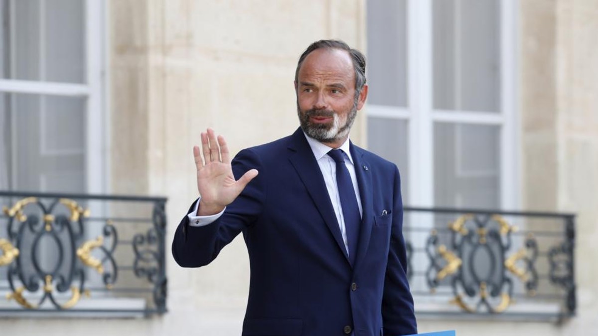 Renuncia Édouard Philippe primer ministro francés