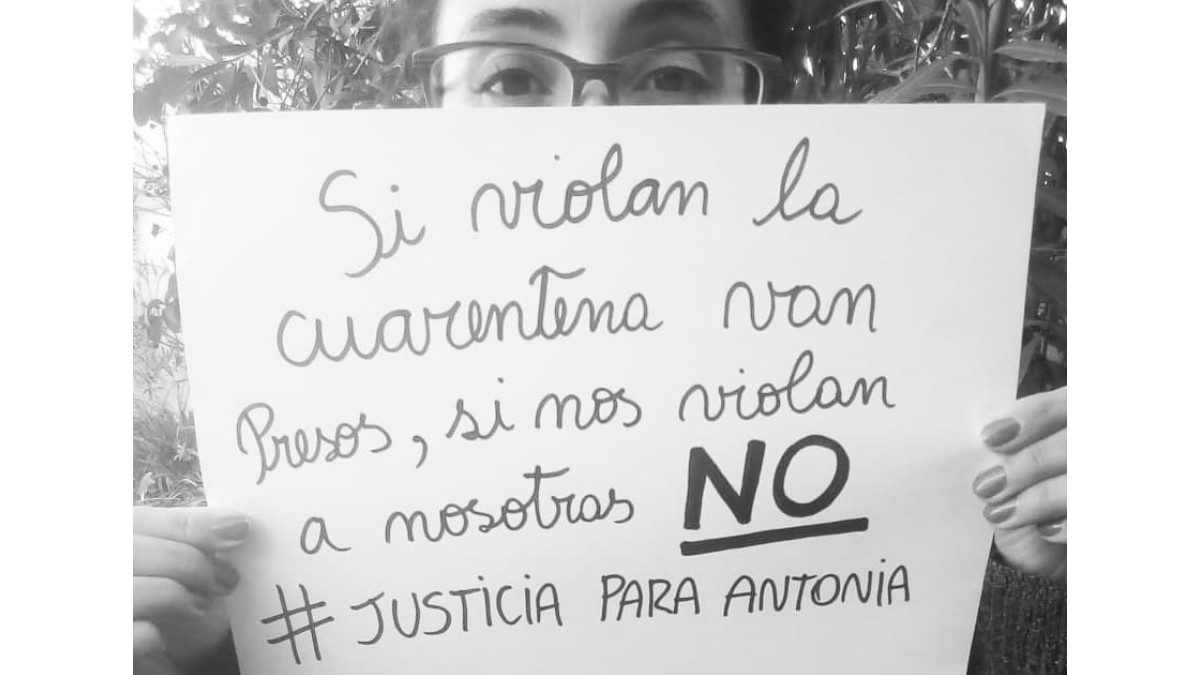 Mujeres protestan en rechazo a fallo judicial que deja en libertad a violador Martín Pradenas