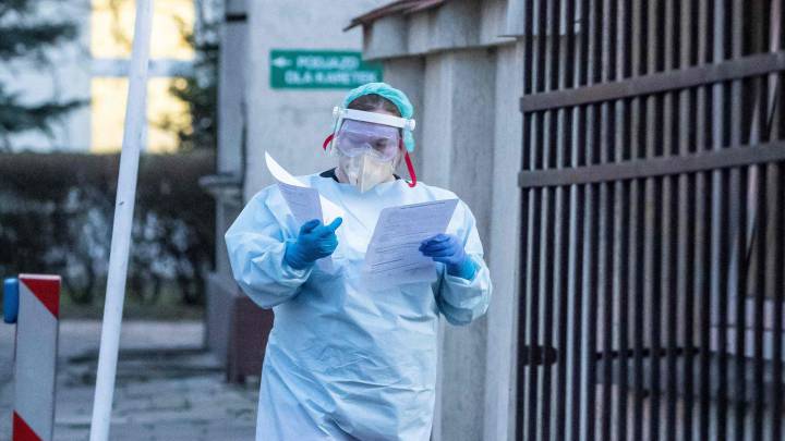 Argentina alcanza nuevo pico diario de contagios con 2.979 casos y 62 decesos