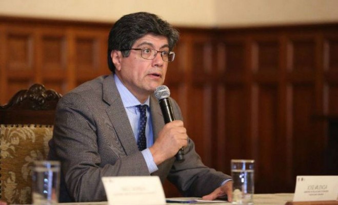 canciller ecuador renuncia