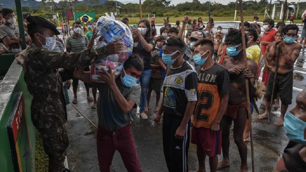 Investigan si una misión militar puso en riesgo de COVID-19 a comunidades indígenas de Brasil