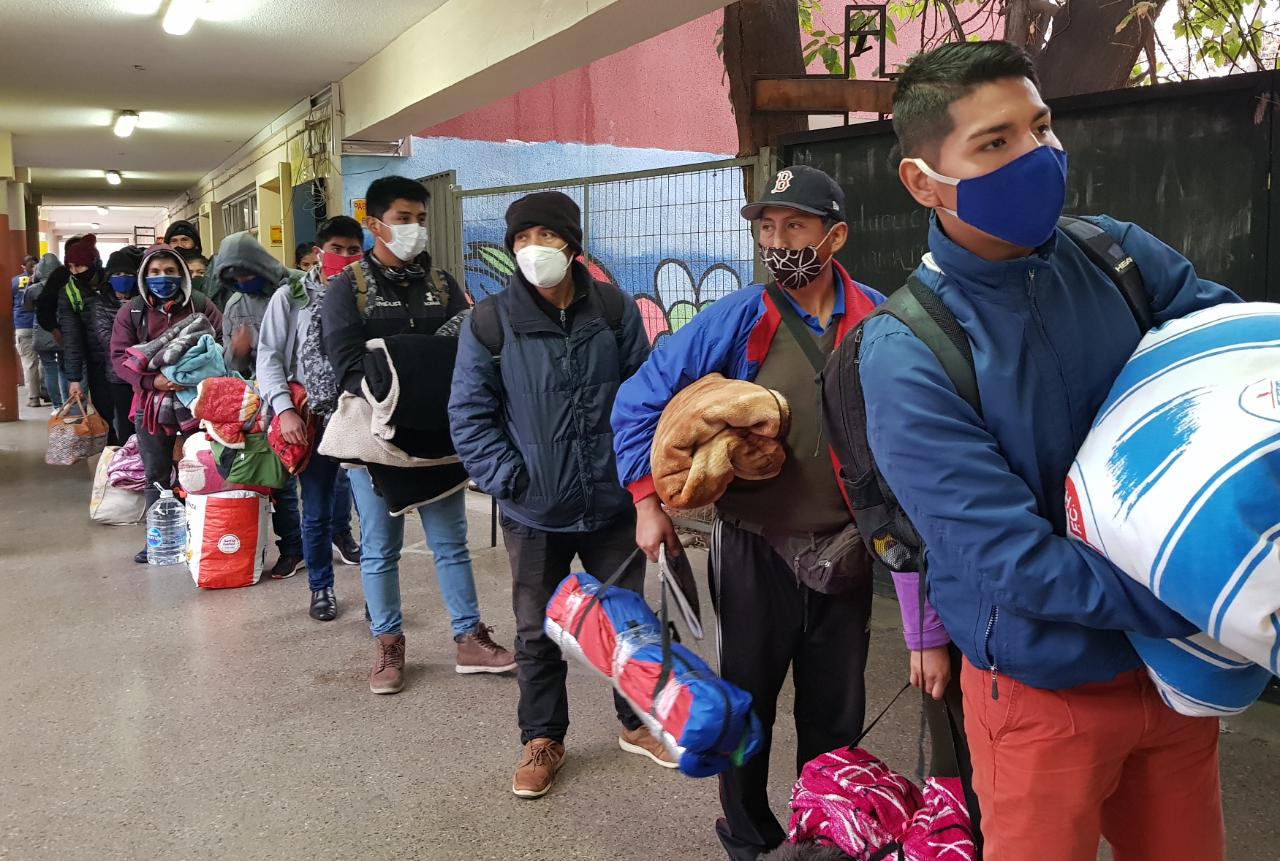 Santiago: 360 migrantes bolivianos comenzaron el retorno a su país