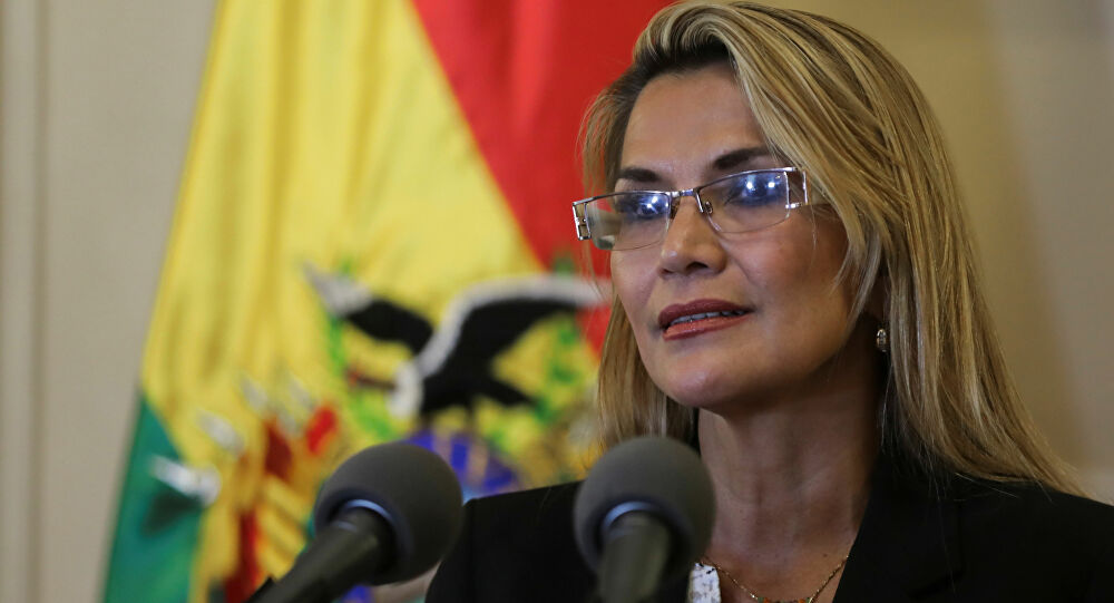 Presidenta de facto de Bolivia aprueba Ley de Diferimiento de Pago de Créditos y transportistas suspenden paro