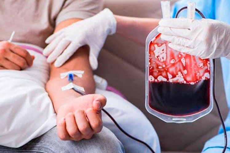 Plasma sanguíneo extraído de sobrevivientes de COVID-19 toma fuerza entre los tratamientos
