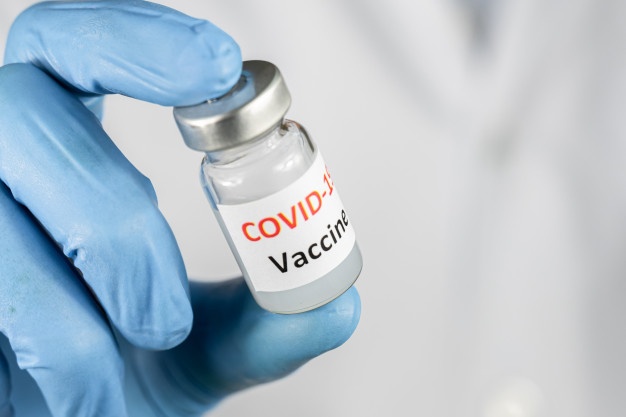 Vacuna de Oxford contra el COVID-19 produce fuerte respuesta inmune en humanos