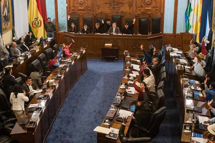 Cámara de senadores de Bolivia: «No se aprobará el crédito del FMI hasta que cumpla con la norma del país»