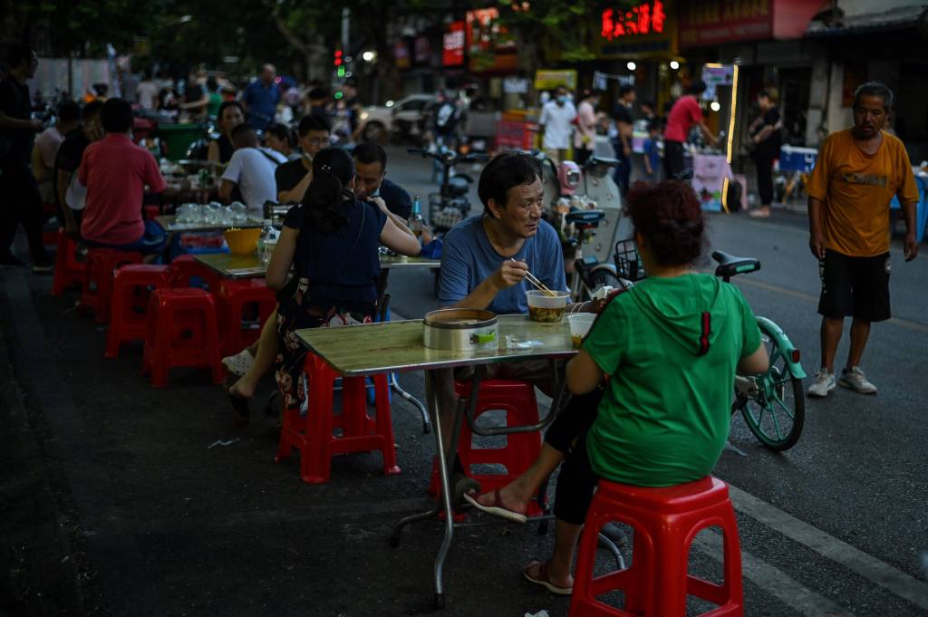 Wuhan: Habitantes de la ciudad epicentro de la pandemia abandonan los cubrebocas