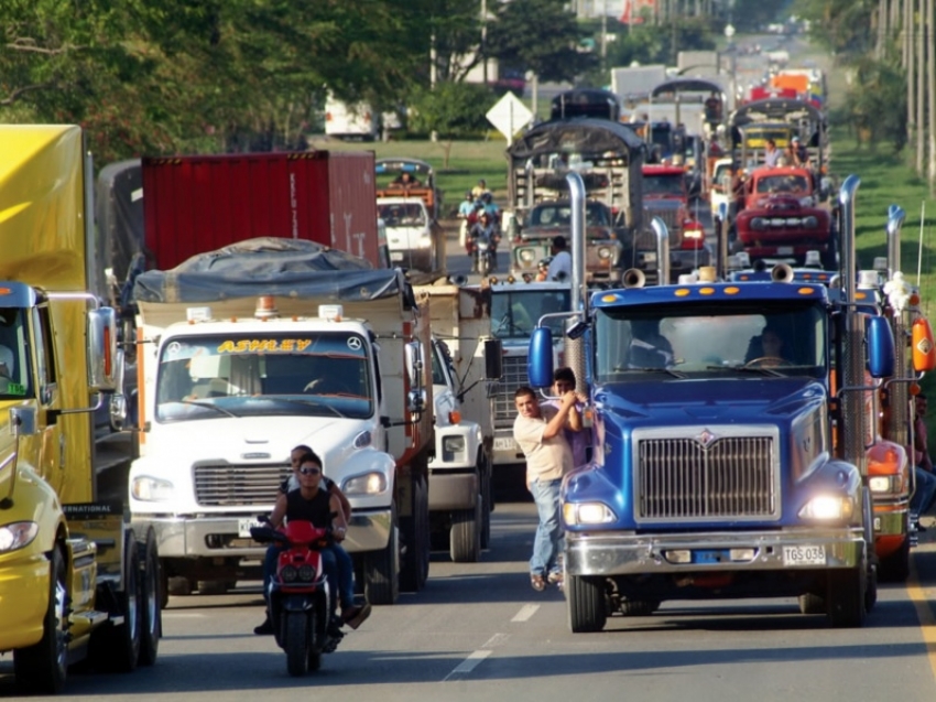 Agendas alineadas: Camioneros exigen aprobación de mismas leyes represivas promovidas por el Gobierno