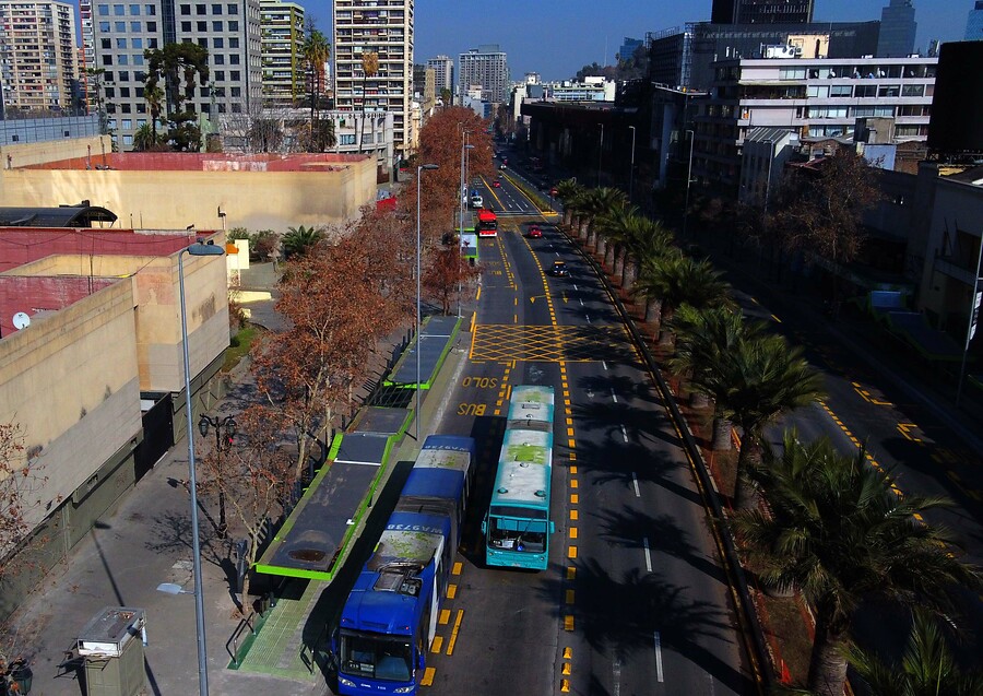 Santiago: Estudio detectó aumento en desplazamientos desde comunas en cuarentena hacia zonas en desconfinamiento