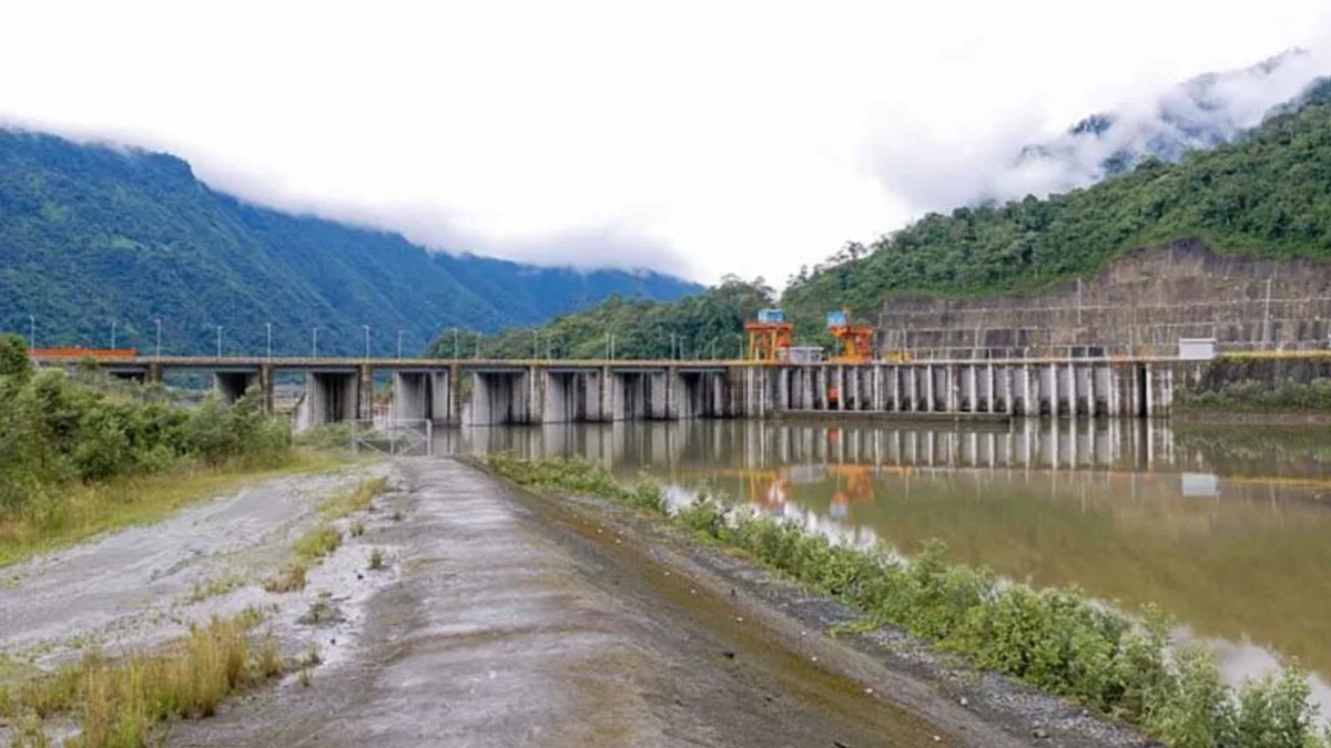 Ecuador abre jurisprudencia por demanda de comunidad indígena contra central hidroeléctrica