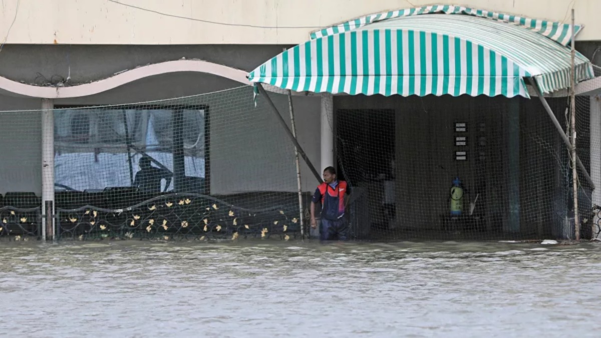 (Videos) Bombay sufre la lluvia más tenaz en casi medio siglo