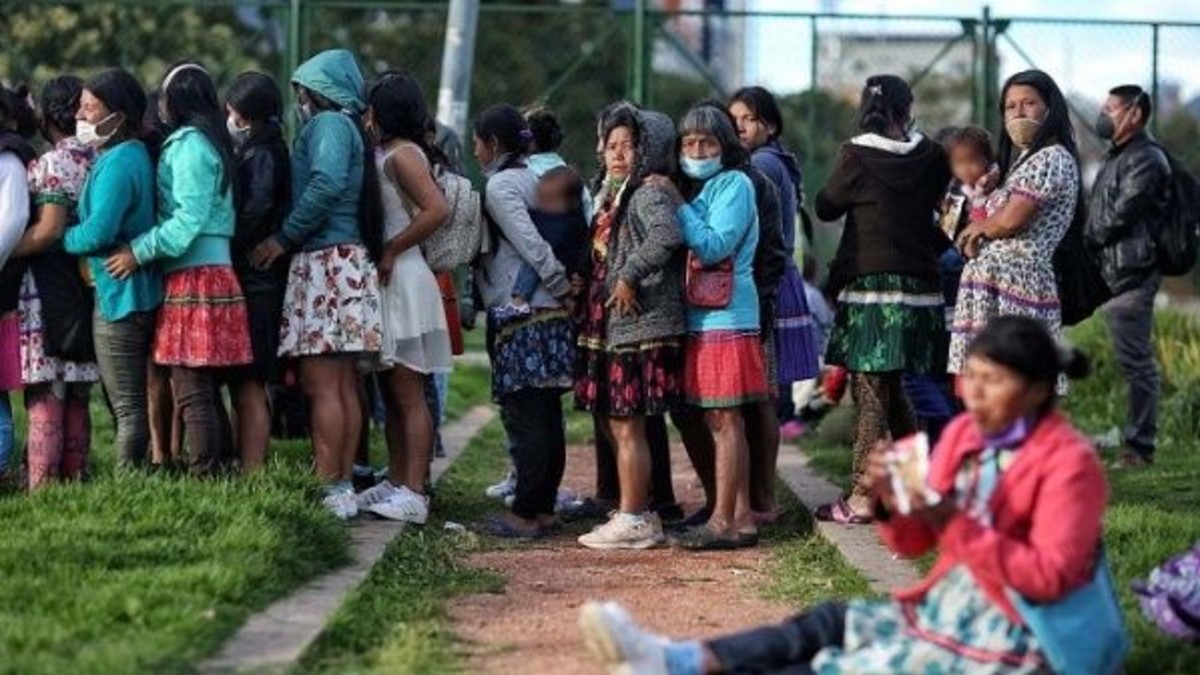 Colombia: Indígenas desplazados viven en un parque de Bogotá