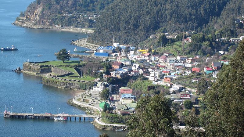 Comunidades critican a académicos de la U. Austral por apoyar la imposición de un mega-puerto en Corral