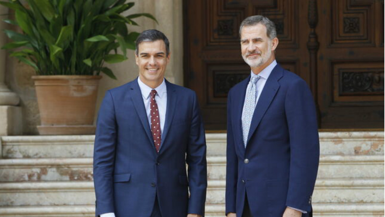 Pedro Sánchez y el rey Felipe VI se reúnen tras la huida del padre del monarca