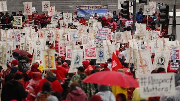 Protesta: maestros en EE. UU. exigen que el año escolar inicie a distancia