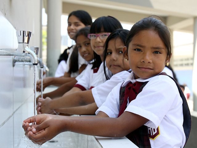 ONU: acceso al agua y al saneamiento son fundamentales para el retorno a clases en escuelas