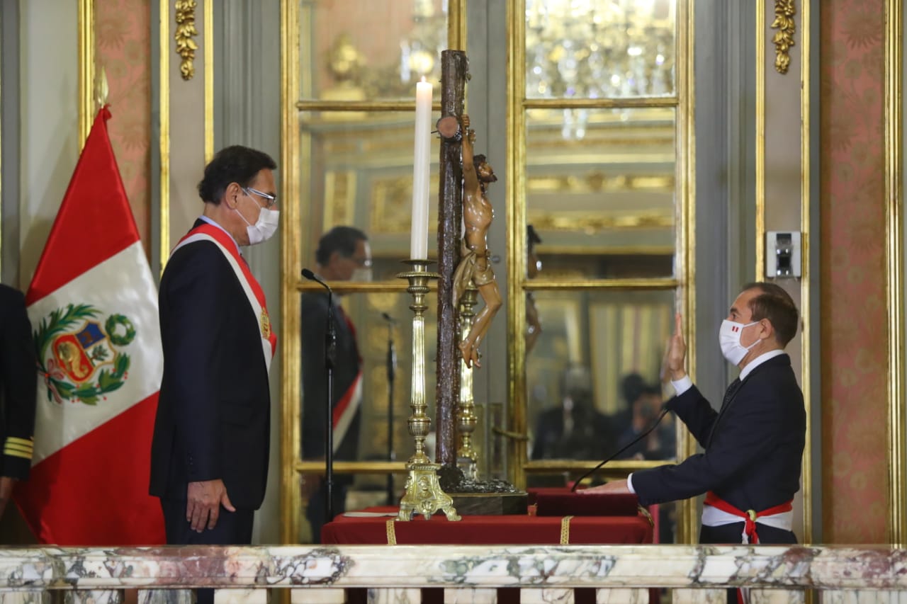 Presidente de Perú juramentó nuevo Gabinete que encabeza Walter Martos