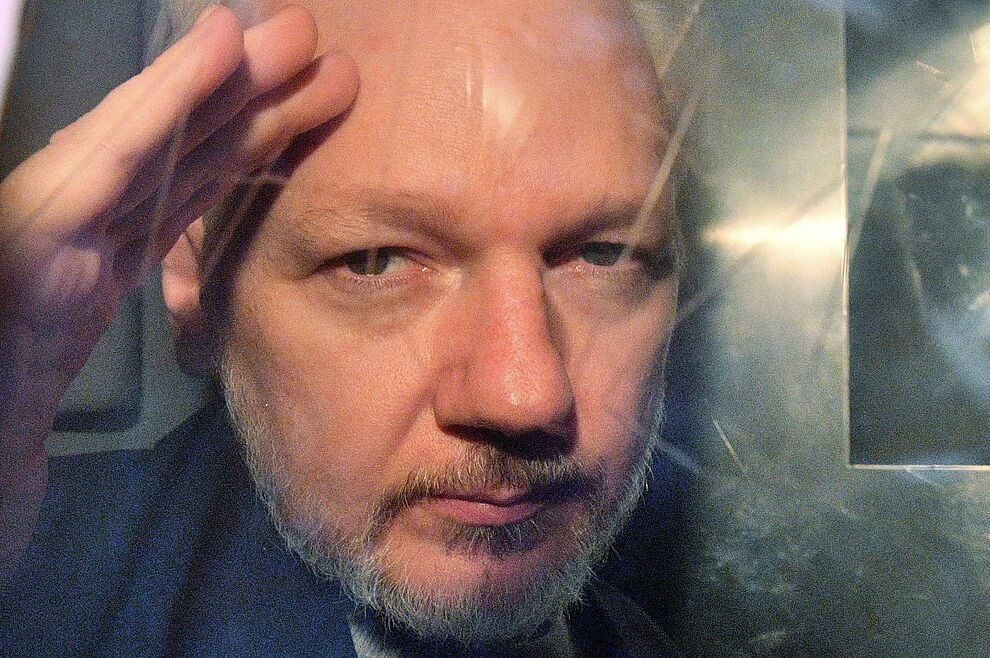 Segundo parte del juicio: con la frase «es un disparate» Assange muestra su frustración