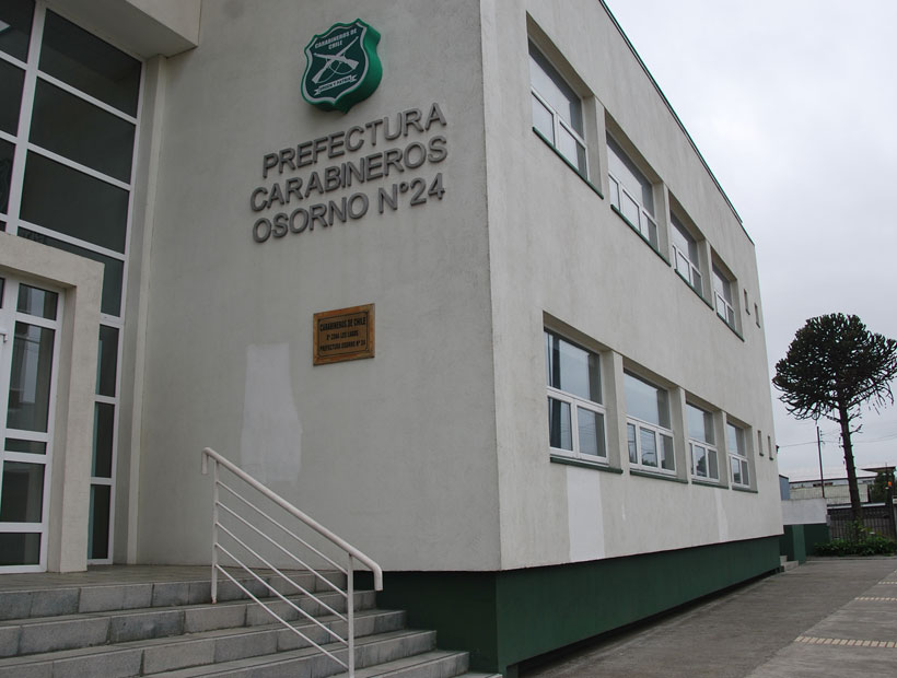 Investigan a teniente de Carabineros por lanzar gas pimienta a detenidos en comisaría de Osorno