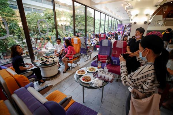 La nostalgia de volar: en Tailandia convierten un avión en restaurante