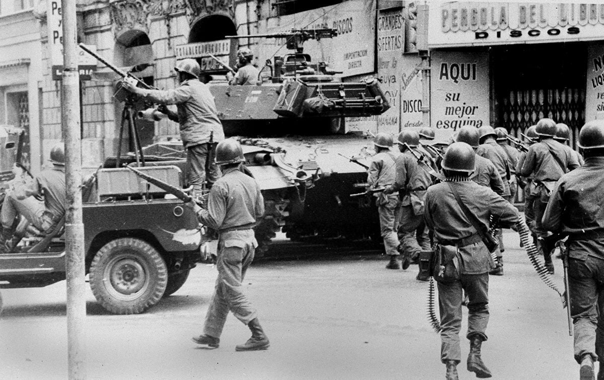 Quince años de cárcel para miembros del Ejército y Carabineros (r) por secuestro y ejecución de dos estudiantes en Escuela de Infantería del Cerro Chena en 1973