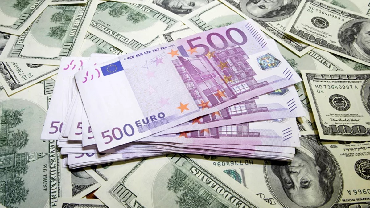 El dólar podría desplomarse un 36% frente al euro durante 2021