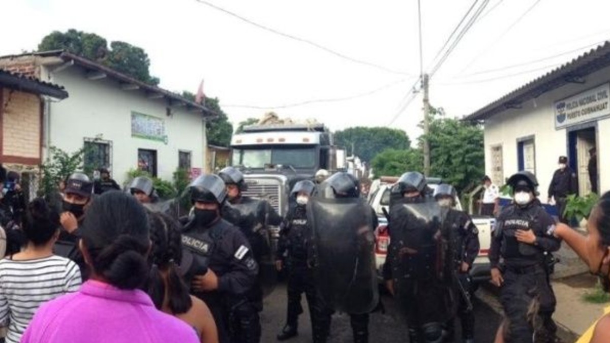 Condenan represión policial contra mujeres indígenas en El Salvador