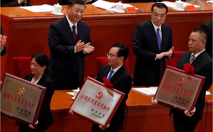 Presidente Xi Jinping condecoró a personal sanitario y médicos chinos  declaran haber derrotado al Covid-19
