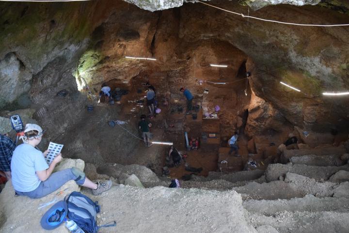 ¿Convivieron los humanos modernos y los neandertales en un área común?