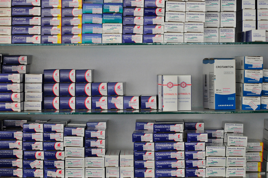 Ley Cenabast: 210 farmacias ya venden 149 medicamentos más baratos