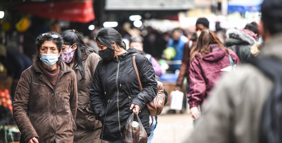 Estudio U. de Chile: Cohesión social ha sido el mayor factor de protección ante la pandemia