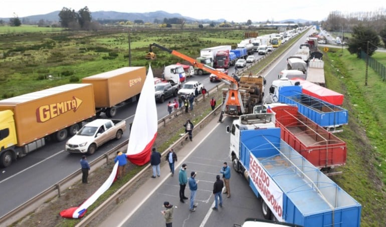 Camionero muere atropellado al intentar bloquear el paso a máquina con insumos médicos