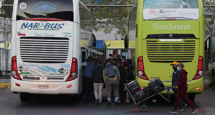 Covid: No vacunados deberán presentar PCR negativo para poder realizar viajes interregionales