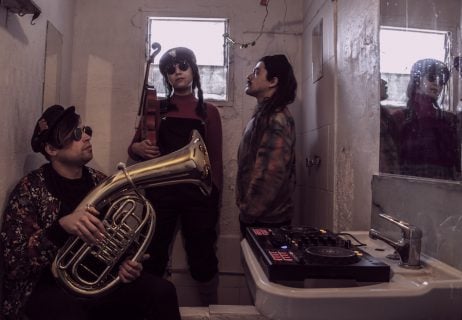 Personal Papers mezcla música y poesía para rendir homenaje a la lucha histórica del pueblo chileno