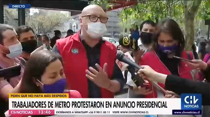 Protesta de trabajadores del Metro interrumpe discurso de Piñera