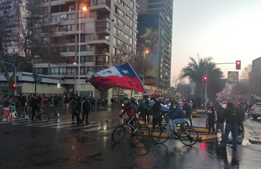 (Videos) Brutal represión de Carabineros a manifestación en Plaza de la Dignidad