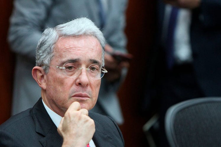 álvaro uribe libertad fiscalía