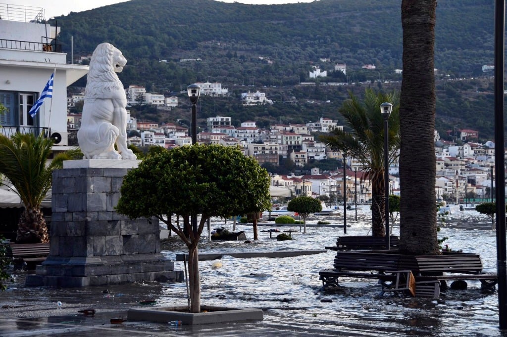 Tras el terremoto en Turquía un tsunami inundó Esmirna y el puerto de Samos