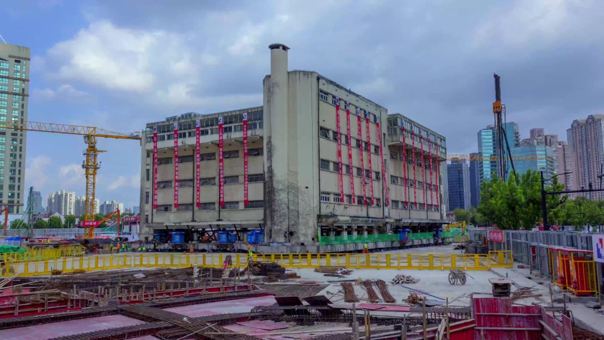 China hizo «caminar» un edificio con 198 patas robóticas (+Video)