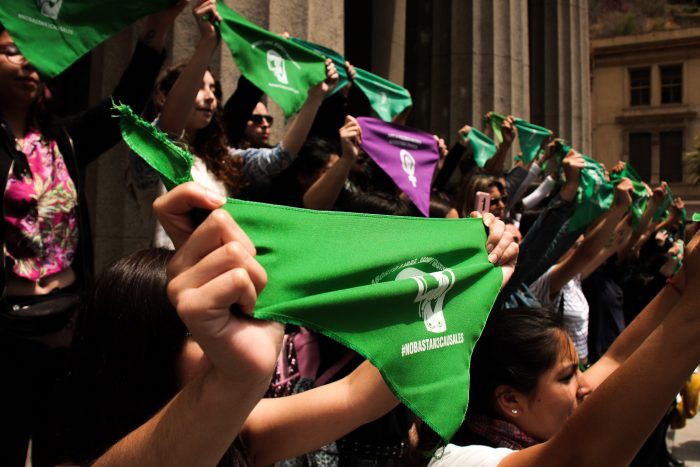 Mesa de Acción por el Aborto: A un año de la revuelta social persiste desprotección del Estado a NNA y disidencias sexuales