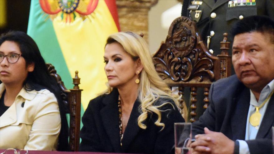 Bolivia: revelan que Áñez pidió 350 visas a EE. UU. tras victoria del MAS