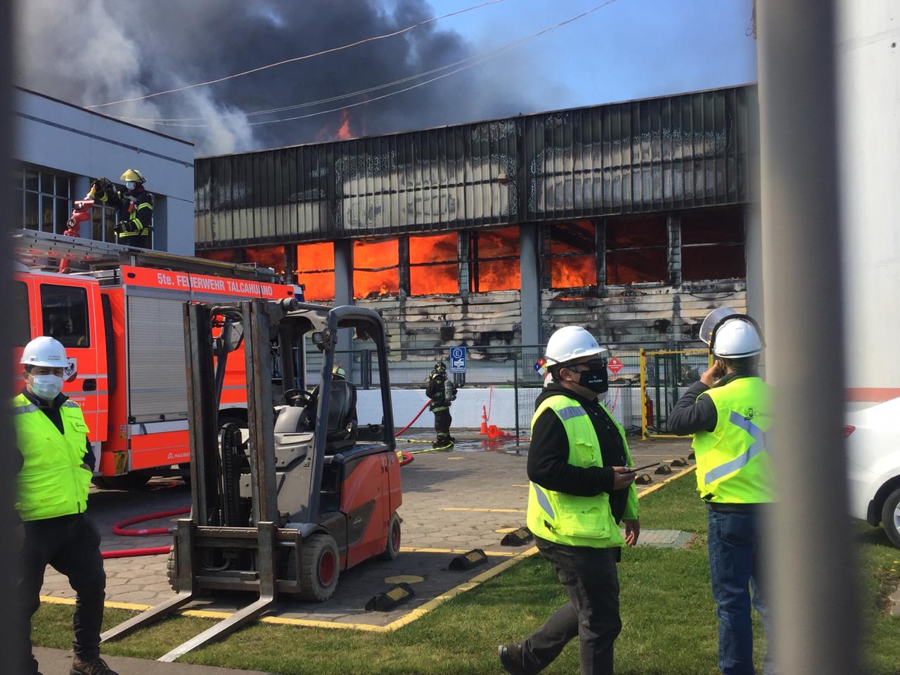 Talcahuano: Seremi de Salud anuncia sumario sanitario a empresa Camanchaca tras incendio