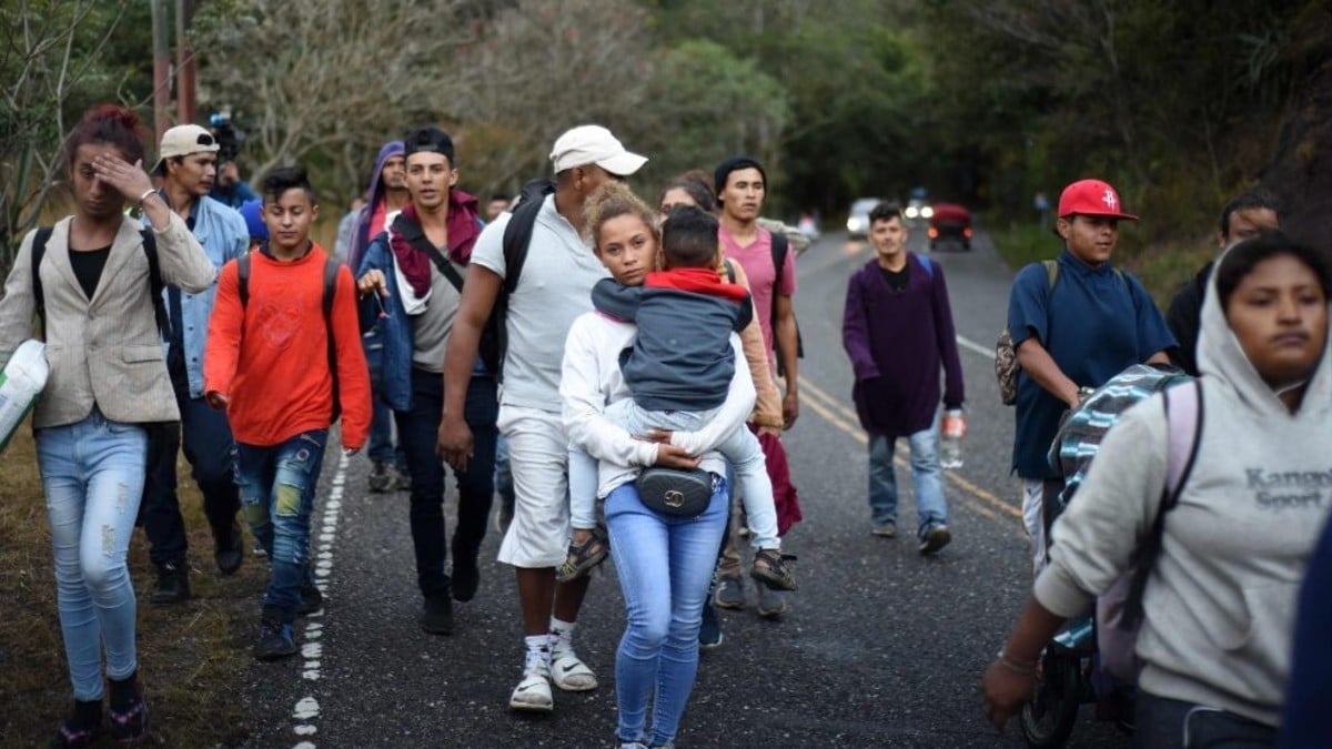 Presidente de Guatemala exige la detención de caravana de migrantes hondureños