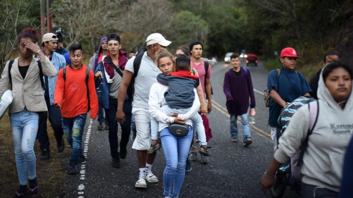 AMLO dispuesto a ofrecer opciones ante la caravana de  migrantes centroamericanos