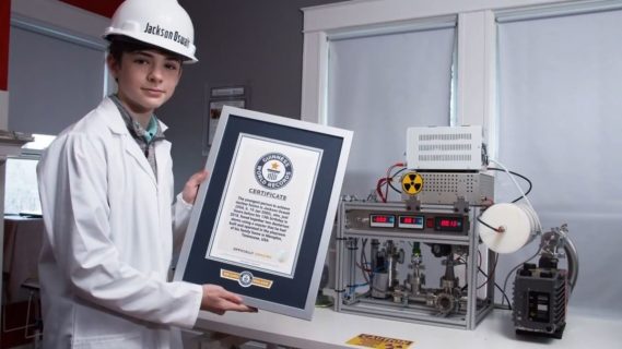 (Video) Adolescente recibe récord Guinness al lograr una fusión nuclear en su propia casa